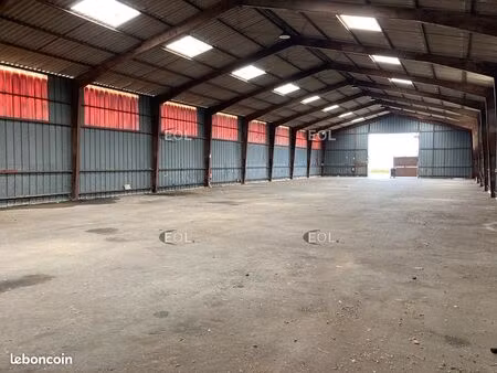 local bureaux 900 m²