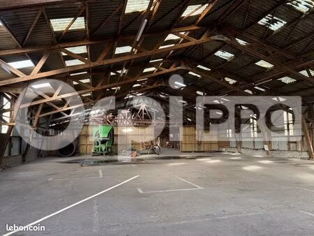 local d'activité 1 850 m²