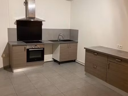 location maison t3 83 m² avec cour