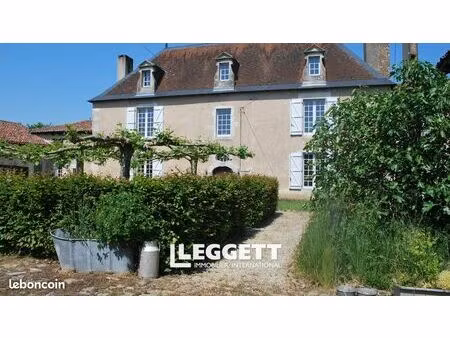 maison 11 pièces 465 m²