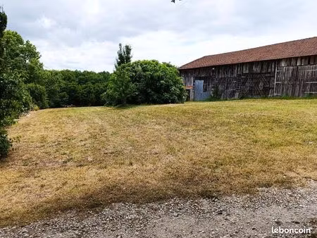 grand hangar avec cu