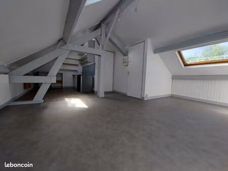 grand studio proche gare électricité/chauffage compris