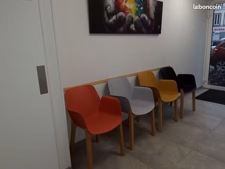 bureau dans cabinet médical aux normes pmr