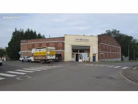 local commercial : entrepôt et bureau 800m2