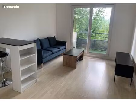 appartement meublé de 37 m². a 10m à pieds de la gare de poissy