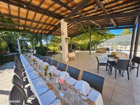 domaine commercial restaurant et logements