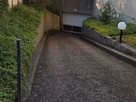 parking box double à louer