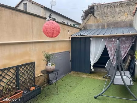 t2 meublé avec terrasse