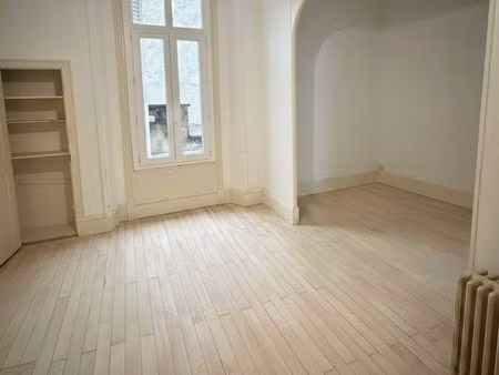 location : appartement t3 de 68 m² – poitiers centre (quartier église notre-dame-mediatheq