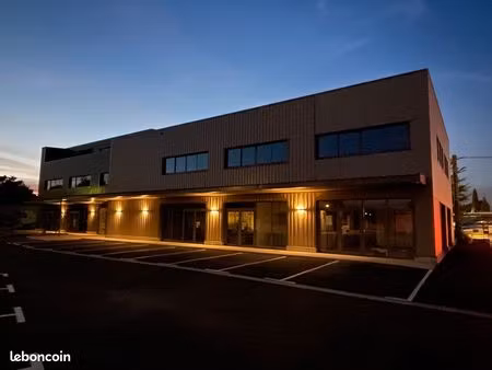 dernier local disponible tout commerces centre d activitees le pole u thor