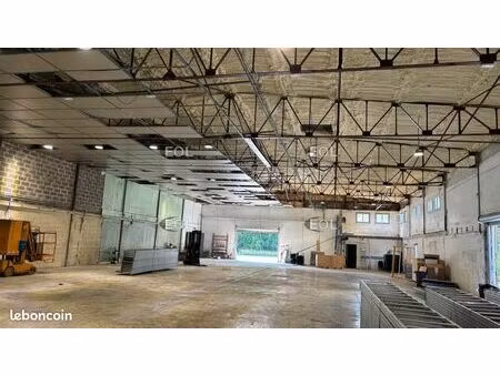 local d'activité 1 420 m²