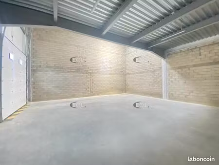 local d'activité 253 m²