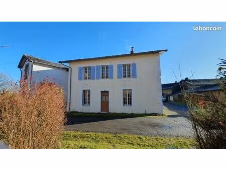 maison en pierre  jardin  garage et parking