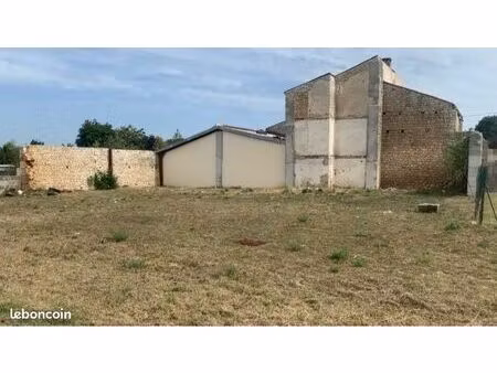 terrain 850m2 + puit + cave