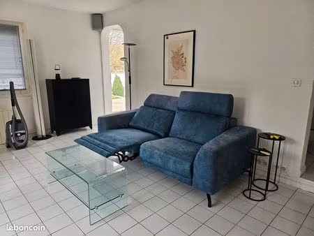 t2 rez de jardin dans une maison avec entrée privé