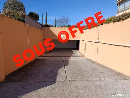 parking/box 1 pièce 15 m²