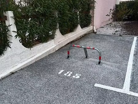 place de parking  avec locataire