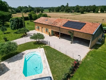 maison contemporaine de 185m2 avec 5 chambres  grand jardin et piscine