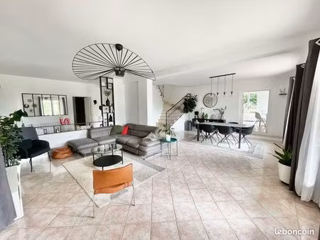 maison 8 pièces 280 m²