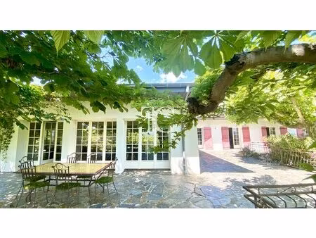 villa plain-pied 264m2 avec vue  4 chambres + 1 gîte  piscine  terrasse  sur 2696m2