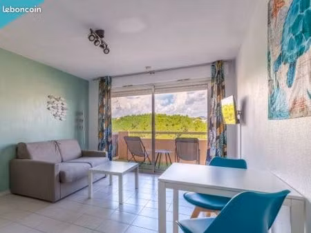 frejus/secteur hopital/college leotard/grand et beau studio au 5eme et dernier étage avec 