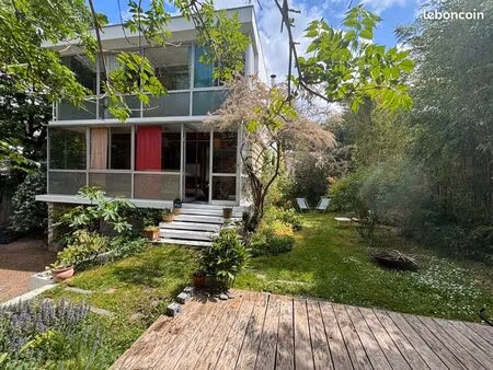 maison dans un domaine plein de charme