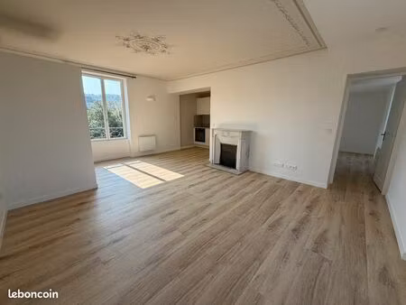 chierry – appartement t2 – 51.75 m² – propriété arborée et sécurisée– parking – 2 min gare