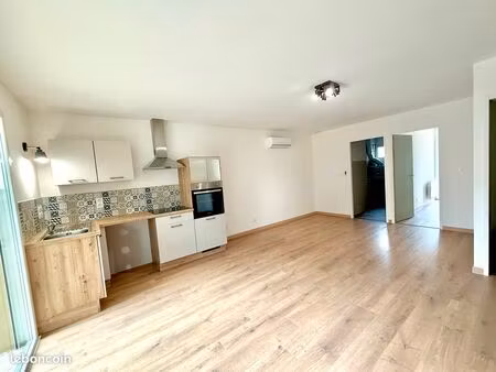 rare : t2 neuf avec extérieurs  clim  parking  fibre optique