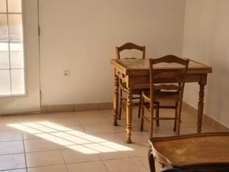 loue appartement f1 (2 pièces) meublé au rdc d’une maison à st jean-de-gonville. apparteme