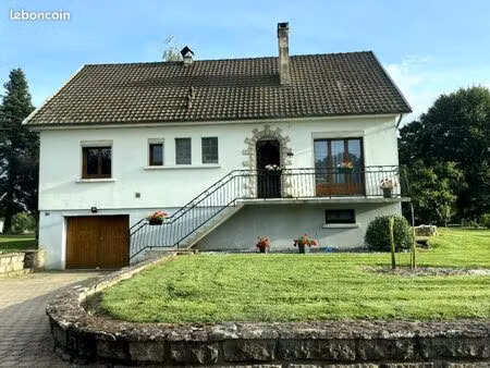 maison dans quartier pavillonnaire