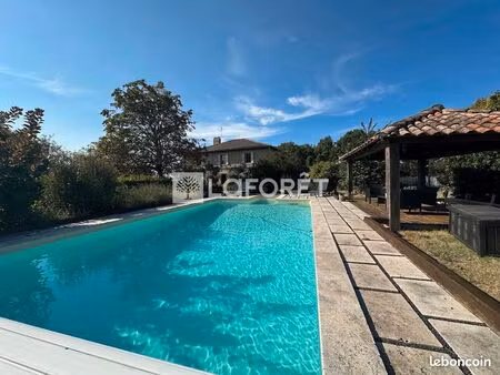 propriété 5 pièces 310 m²