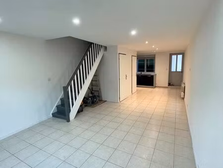 location maison de village