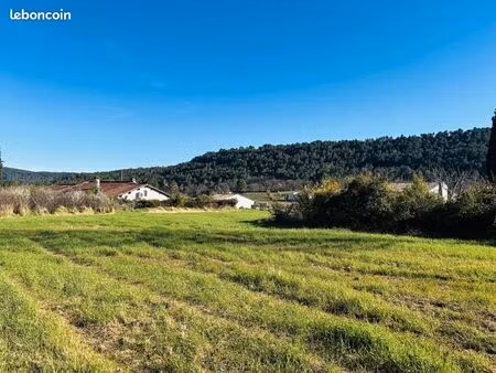 terrain 860 m² salernes
