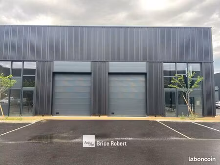 local d'activité 1 796 m²