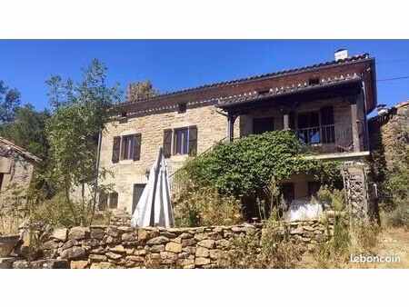maison quercynoise avec vue sur la vallée