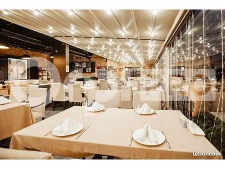 hôtel restaurant 1 000 m²