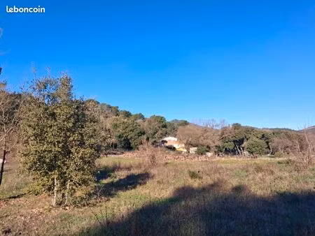 terrain 2 277 m² flassans sur issole
