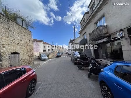 commerce informatique/multimédia 32 m²