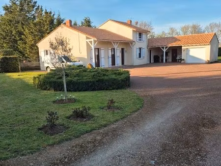 maison 5pieces 130m2 2460m2 de terrain arboré et clôturé