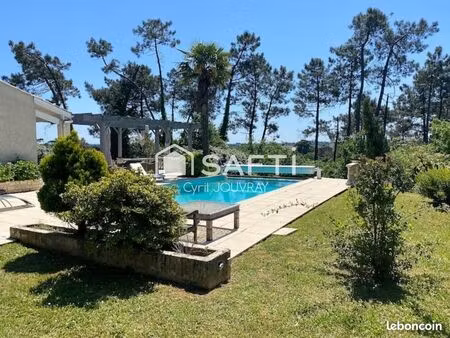 propriété 7 pièces 145 m²