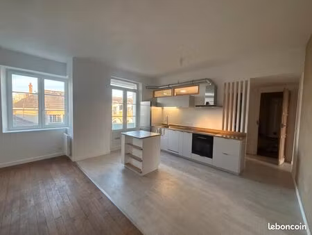 t3 rénové 66 m² + parking – lumineux – centre châtellerault