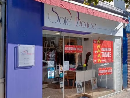 local commercial à louer / actuel magasin de lingerie / libre le 1er mai