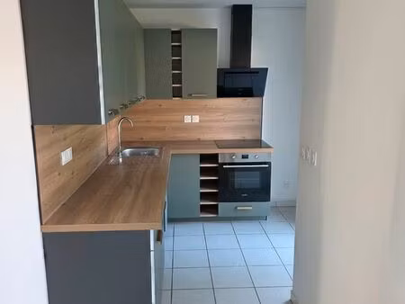 superbe t3 avec garage renove entierment avec cuisine amenagee neuve