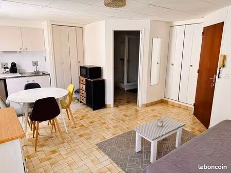 studio bd gassendi immeuble au calme