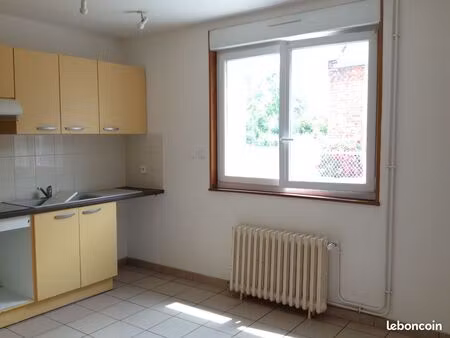 a 5 kms de l'autoroute maison de campagne