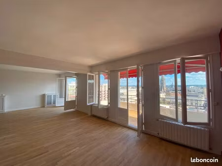 appartement 114 m2 place de la république à limoges avec terrasse et vue dégagée