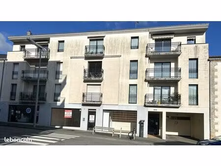 emplacement stratégique – local commercial 86 m² avec garage –centre-ville de la roche-sur