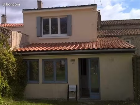 maison rénovée  3 chambres  jardin  au calme mais proche des villes