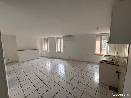 appartement à louer disponible à partir du 1er mai