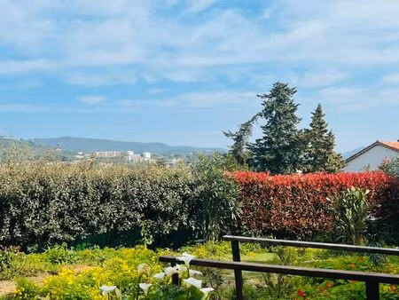 t3 centre-ville cavalaire – jardin privatif 230 m²